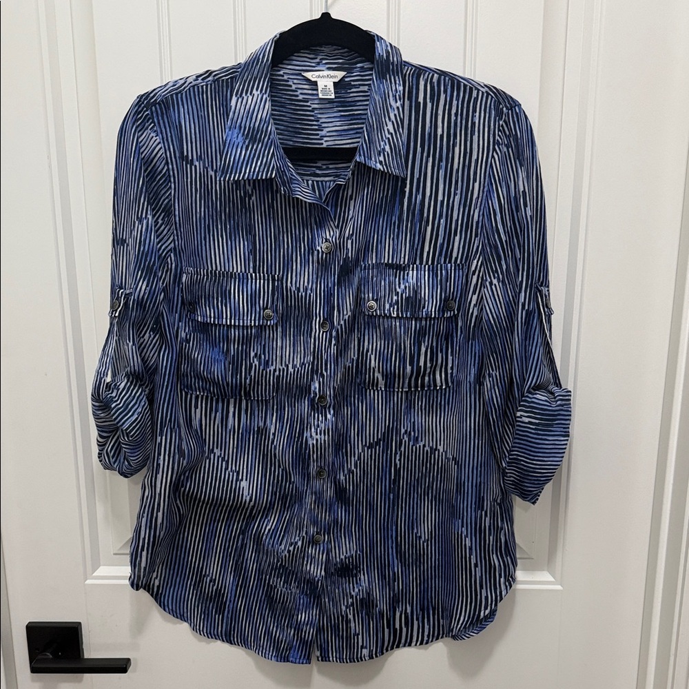 Calvin Klein women's long-sleeve button-down shirt Medium